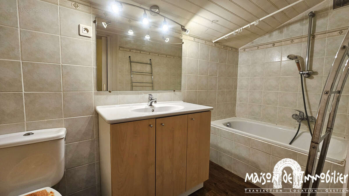 A vendre à BOUTIERS ST TROJAN - Maison de village - 3 chambres - 93m2 - Jardin, garage et dépendance - photo 9