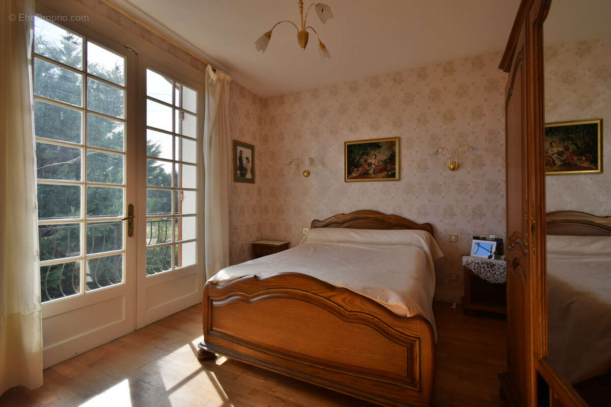 Maison à COURS-DE-PILE