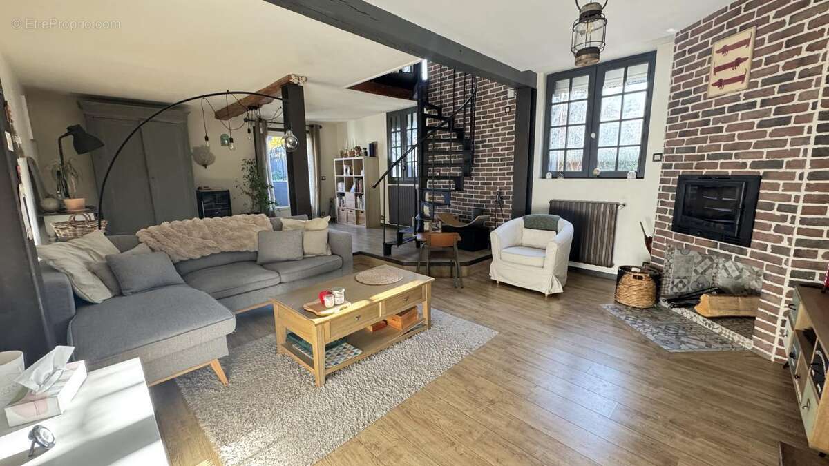 Maison à SAINT-ETIENNE-DU-ROUVRAY