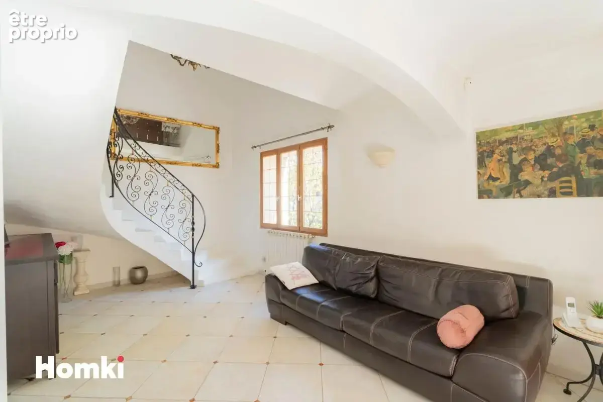 Maison/Villa T5 de 130 m² à Marseille 13012 - photo 4