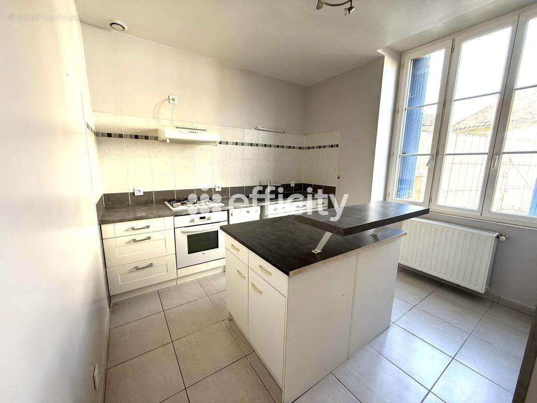 Maison 160 m² à Aunac  - photo 6
