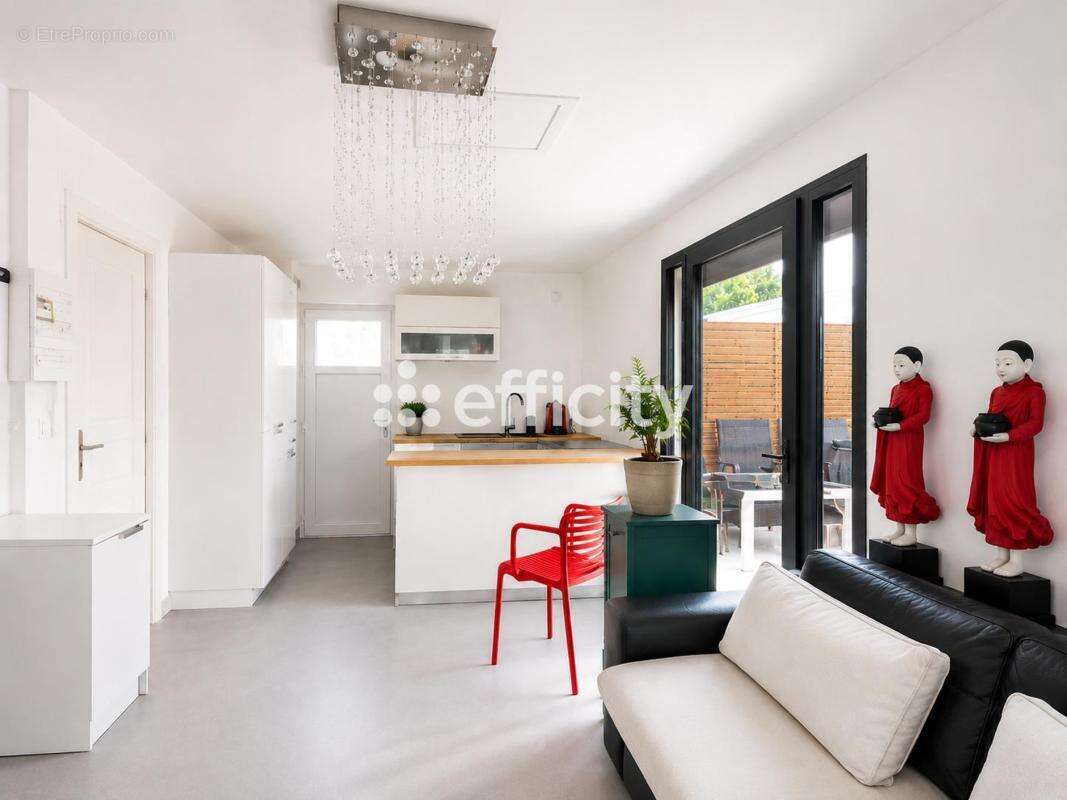 Maison 108 m² à Semussac  - photo 16