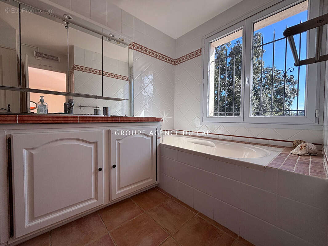 Maison à LES ISSAMBRES