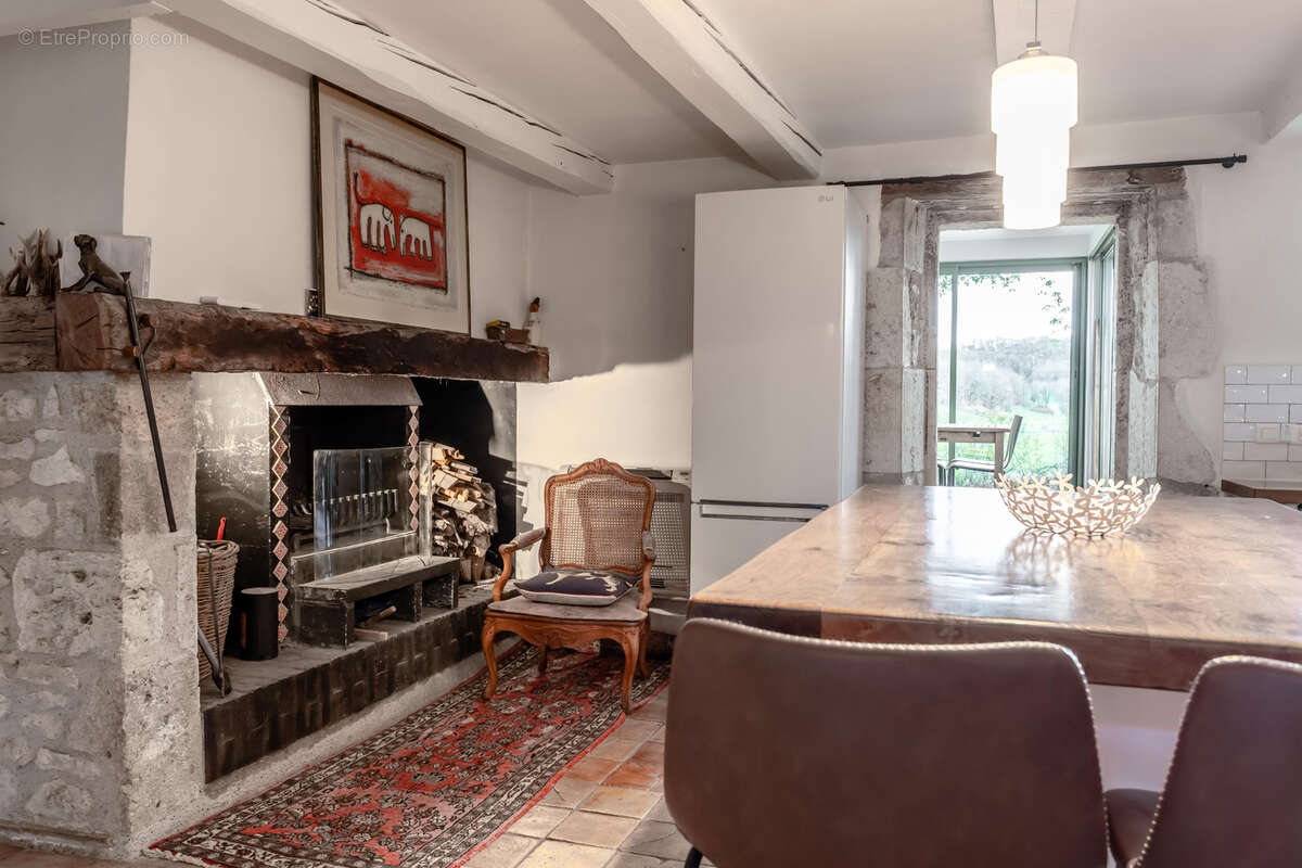 Maison de campagne avec annexe, piscine, dépendances et terrain - photo 7