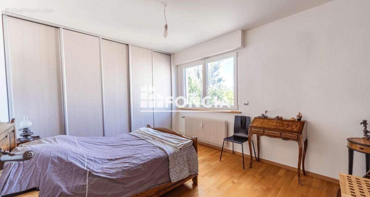 Superbe F5 de 121 m² dernier étage, traversant, 2 salle de bains et trois chambres, balcon sud-ouest et garage - photo 9