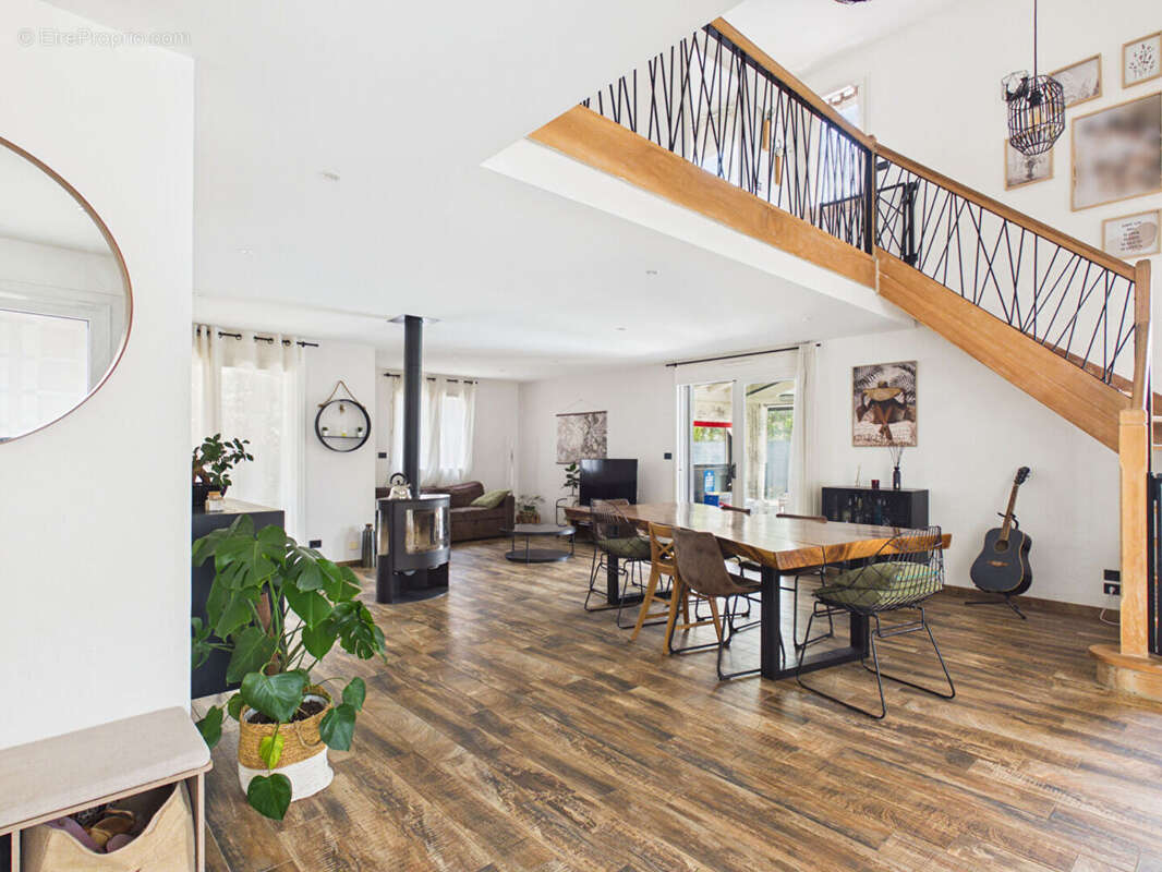 Maison familiale de 140m2 sur 1100 m2 de terrain - photo 3