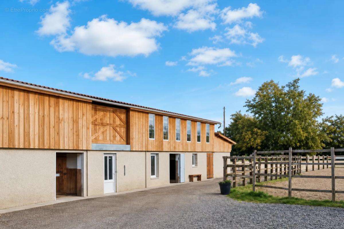 Maison à THIERS-SUR-THEVE