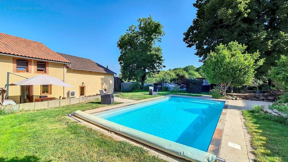 Maison à COMPREIGNAC