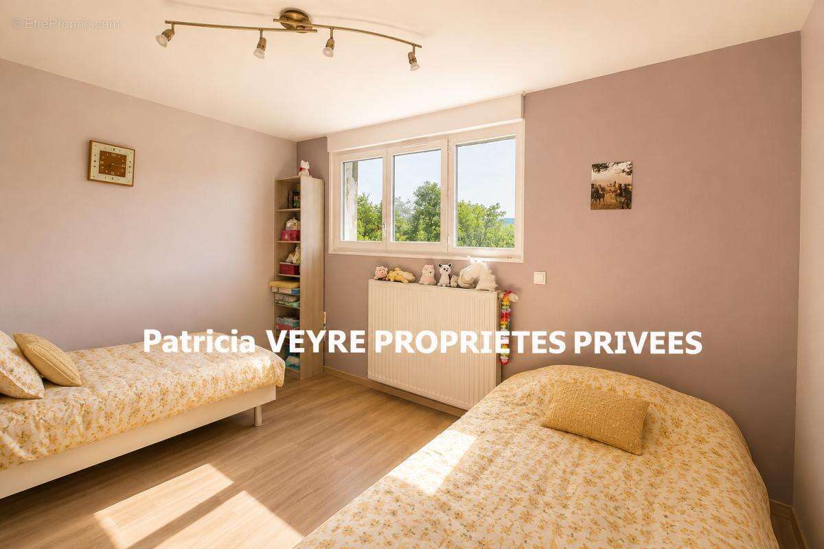 FRAISSES (42490) Maison individuelle rénovée 111m²  habitables + dépendance de 85 m² sur 776m² de terrain - photo 7