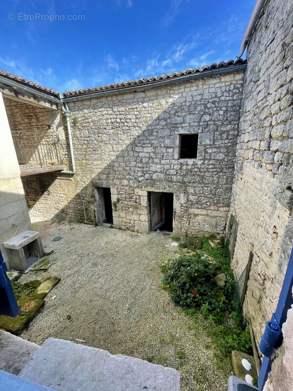 Maison à CRAZANNES