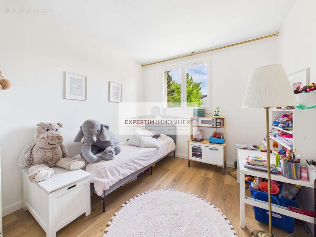 Maison 135 m² à Noisy-Le-Roi  - photo 8