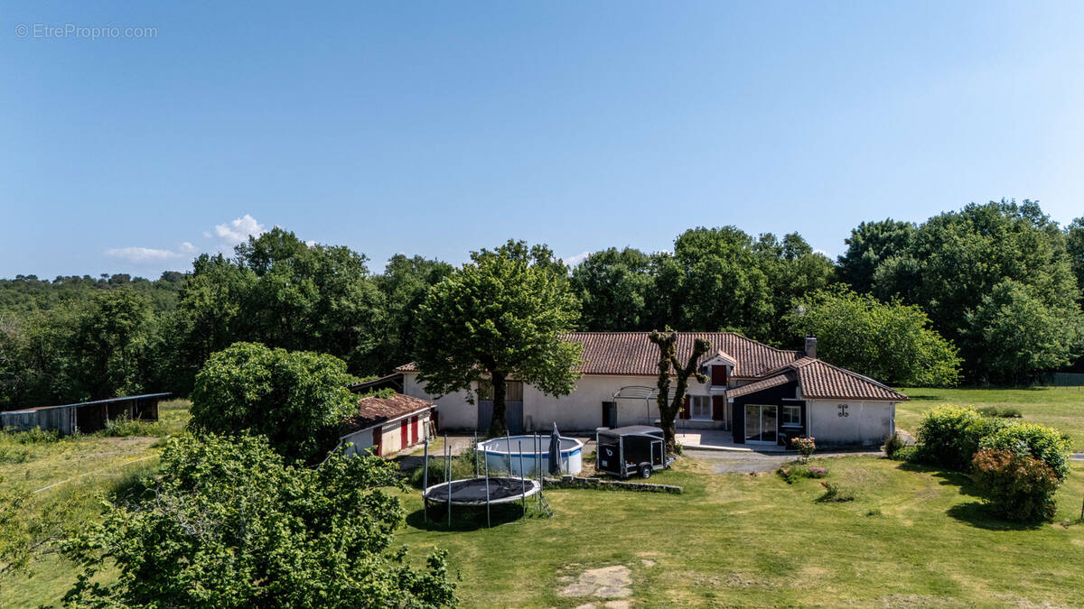 Maison à COULOUNIEIX-CHAMIERS