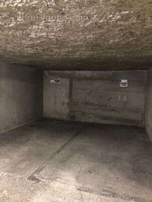 Parking à PARIS-10E