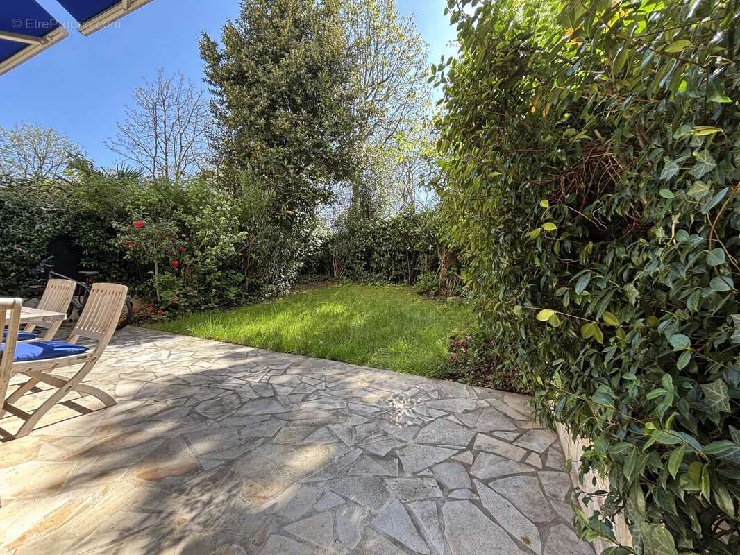 Appartement à NEUILLY-SUR-SEINE