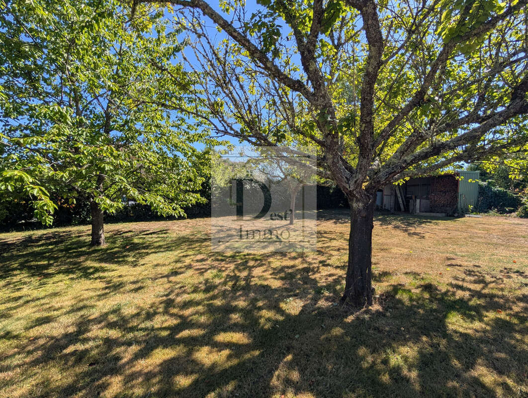 Propriété d'exception à Chalus proche de la Dordogne et de Limoges — Parc de 4 960 m2 - photo 18