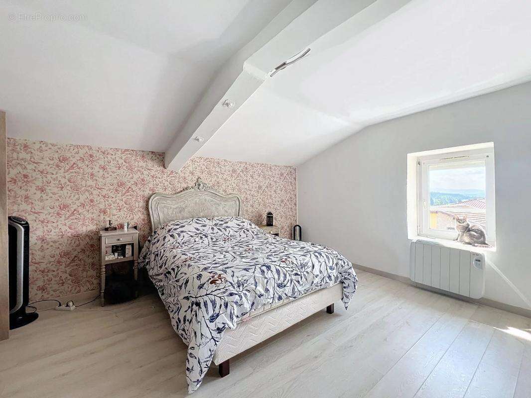 Maison à OYTIER-SAINT-OBLAS