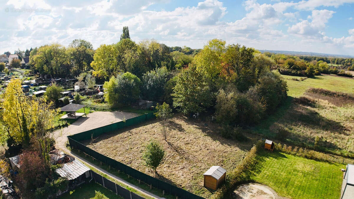 Terrain à THORIGNY-SUR-MARNE