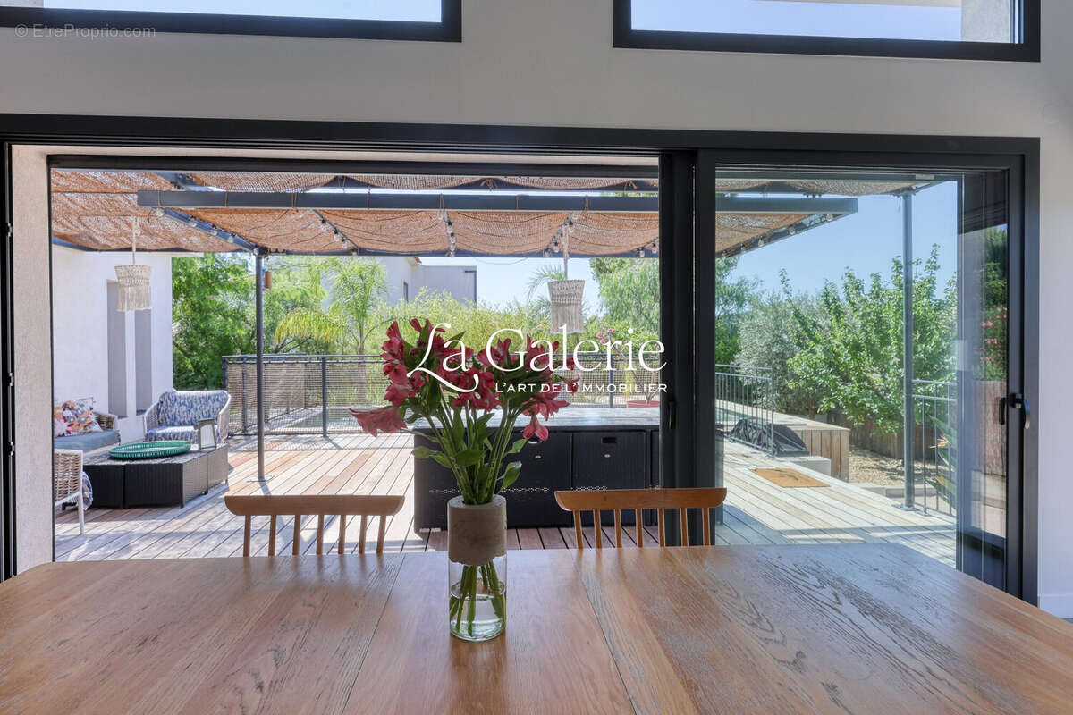 Maison à SAINT-CYR-SUR-MER