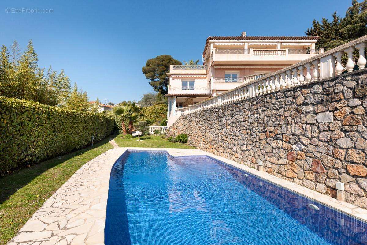 Appartement à LE CANNET