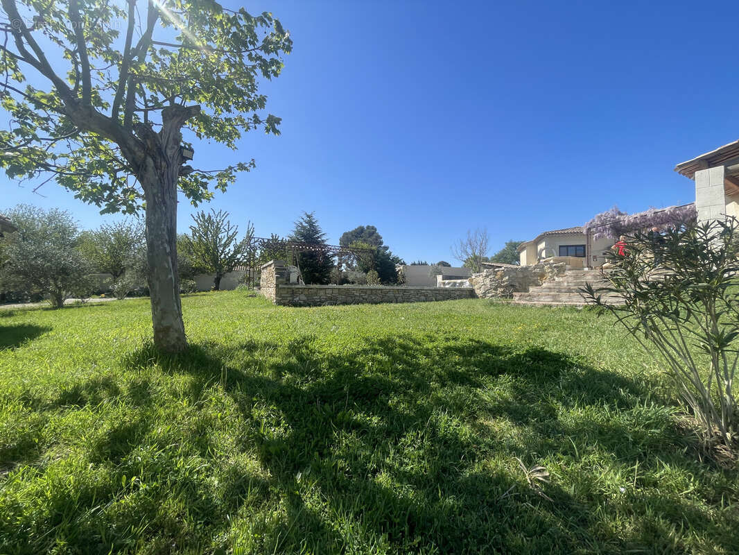 Maison à SAINTE-CECILE-LES-VIGNES