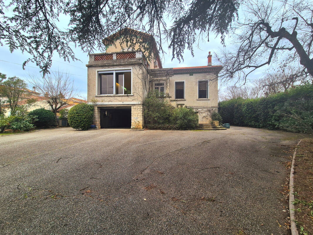 Maison à MONTELIMAR