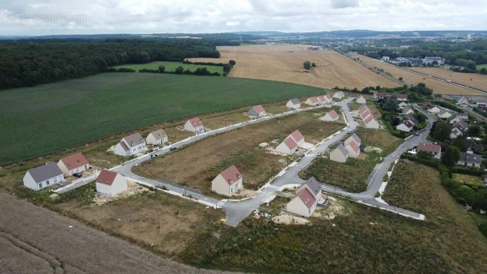 Terrain à ERAGNY-SUR-EPTE