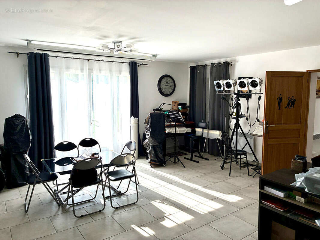 Maison à SAINT-ETIENNE-DE-FOUGERES