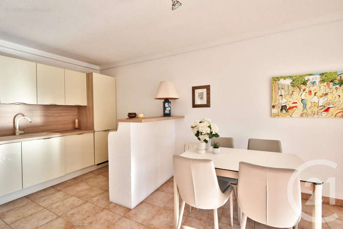 Appartement à SAINT-LAURENT-DU-VAR