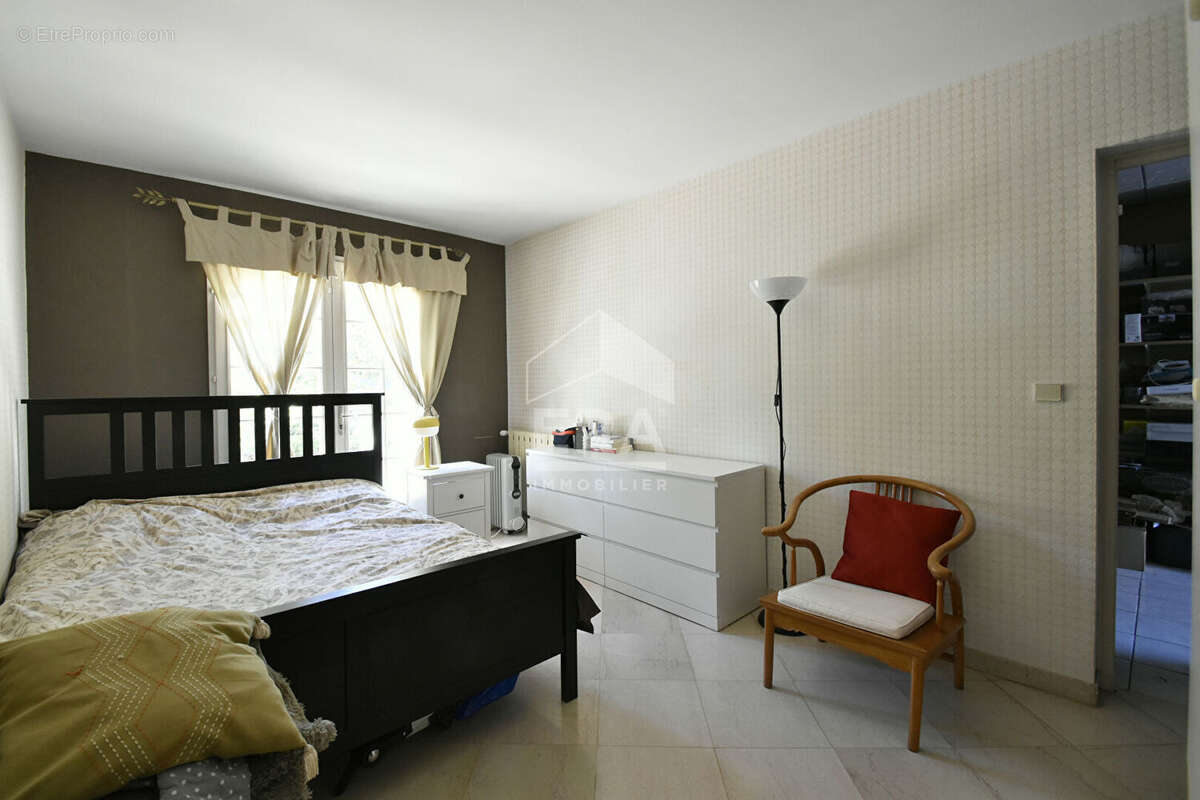 Maison à NEAUPHLE-LE-CHATEAU