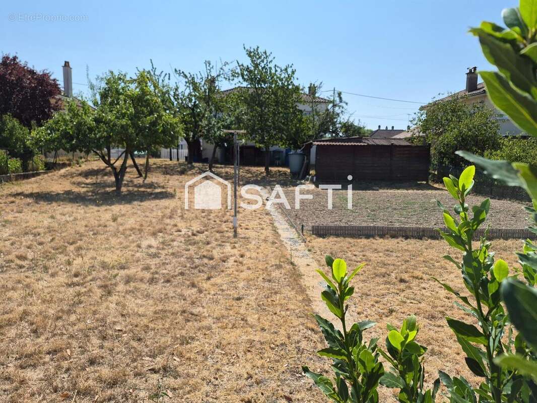 Maison 81 m² à Descartes  - photo 2
