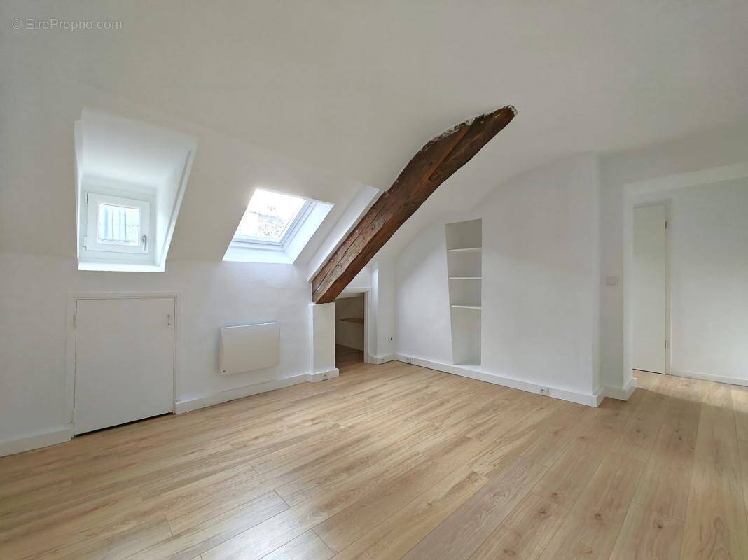 Appartement à PARIS-1E