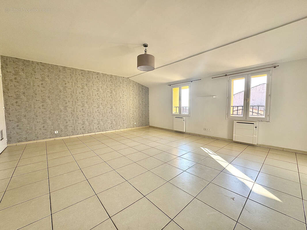 Appartement à SAINT-LAURENT-DU-VAR