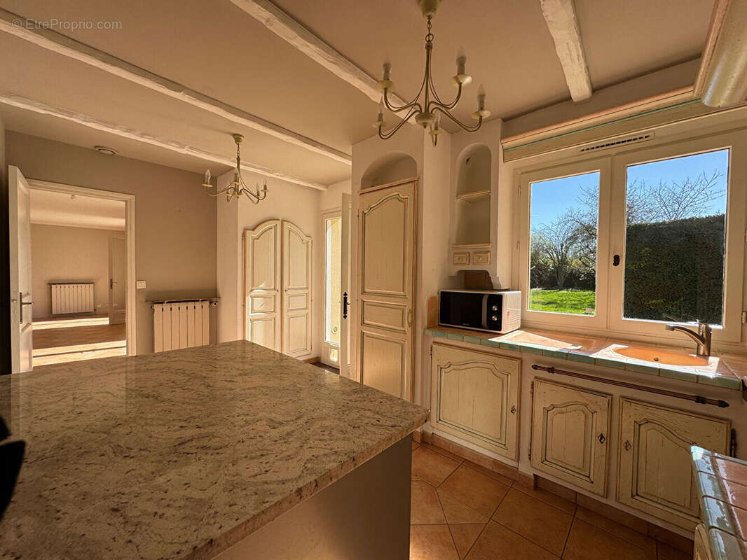 Maison à SAINT-NOM-LA-BRETECHE