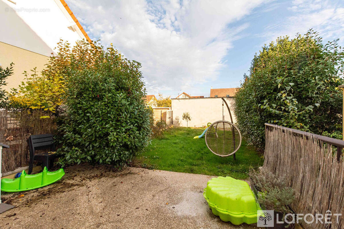 Maison à SAINTE-GENEVIEVE-DES-BOIS