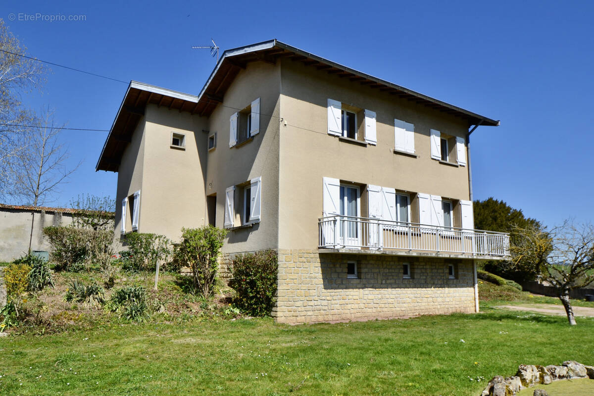 Maison à LA CLAYETTE