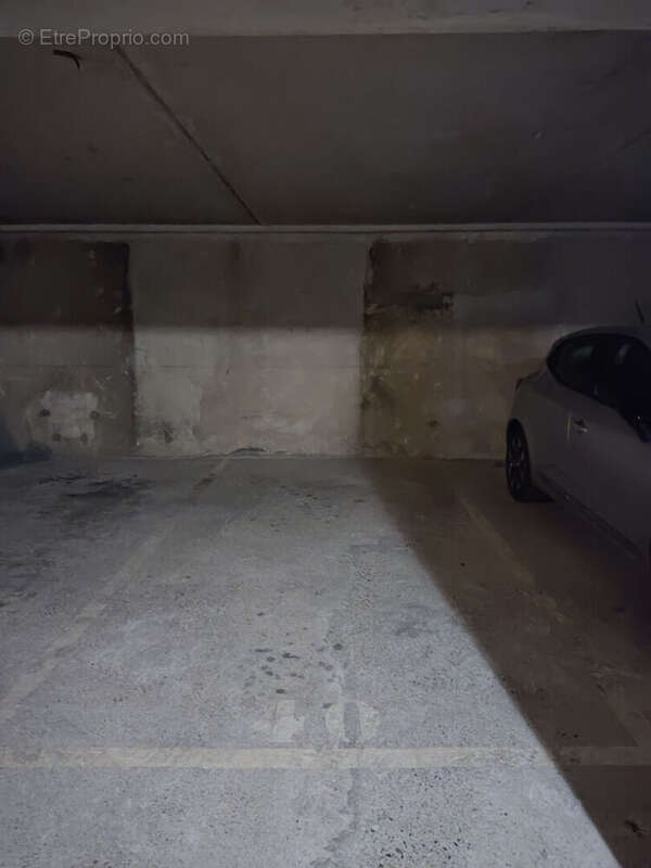 Parking à PARIS-20E