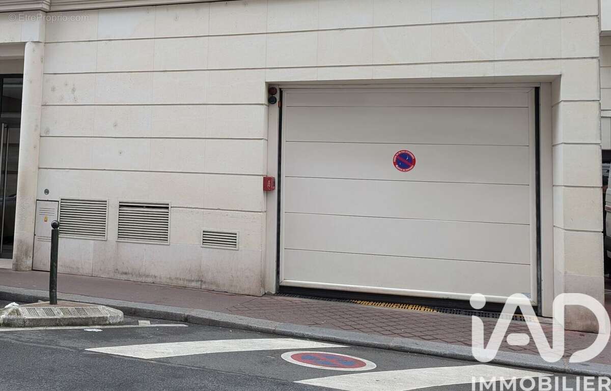 Photo 2 - Parking à LEVALLOIS-PERRET