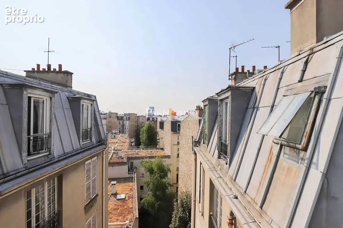 Paris 18e - Dernier étage - Vue dégagée - photo 2