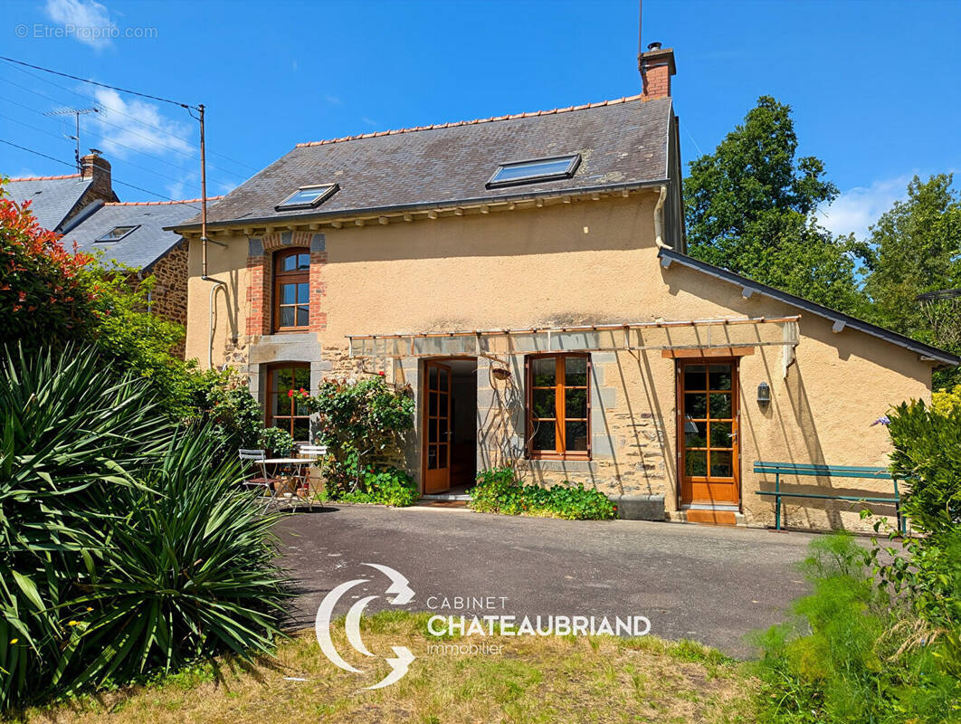 Maison à MONTREUIL-SUR-ILLE