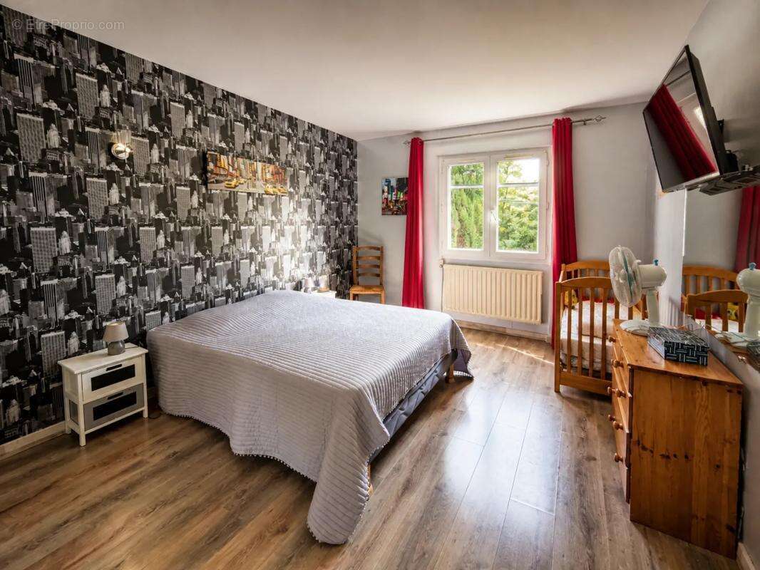 Maison de 7 pièces de 180 m² à Jassans-Riottier - photo 14