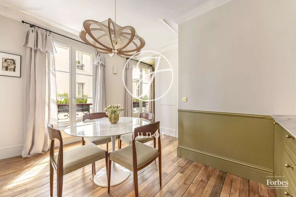 Appartement à PARIS-7E