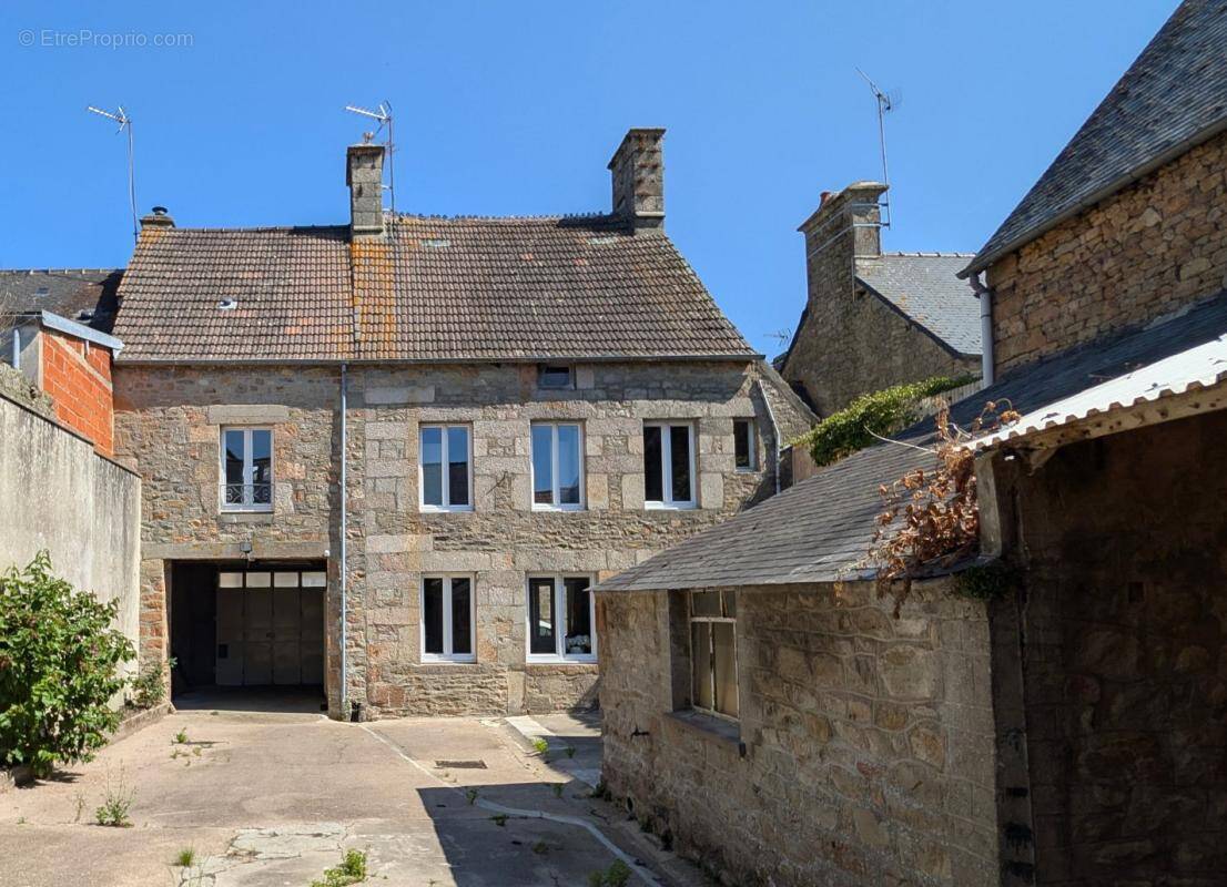 Maison à SAINT-PIERRE-EGLISE