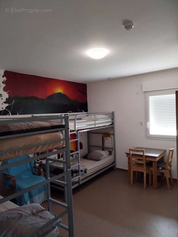 Commerce à PERNES-LES-FONTAINES