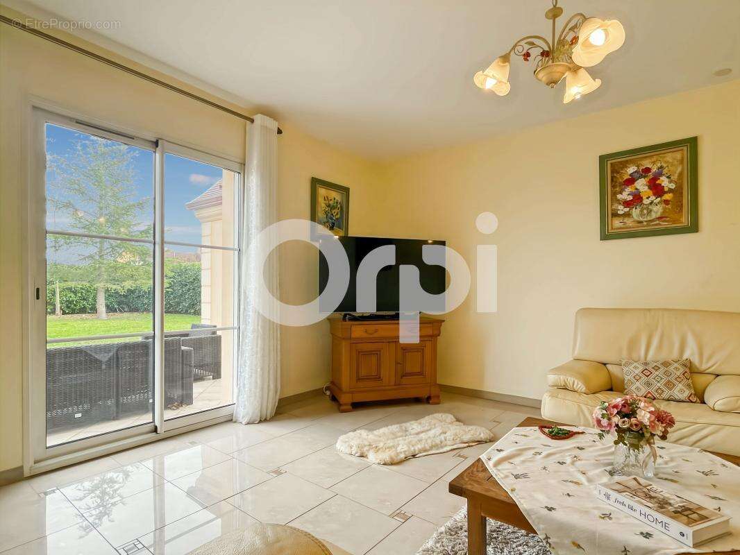 Maison à SAINTE-GEMME-MORONVAL