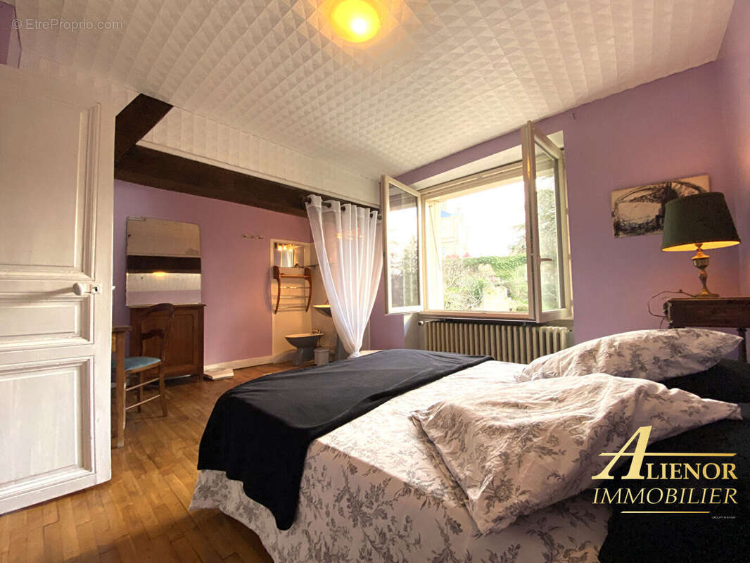 Maison à BOURDEILLES