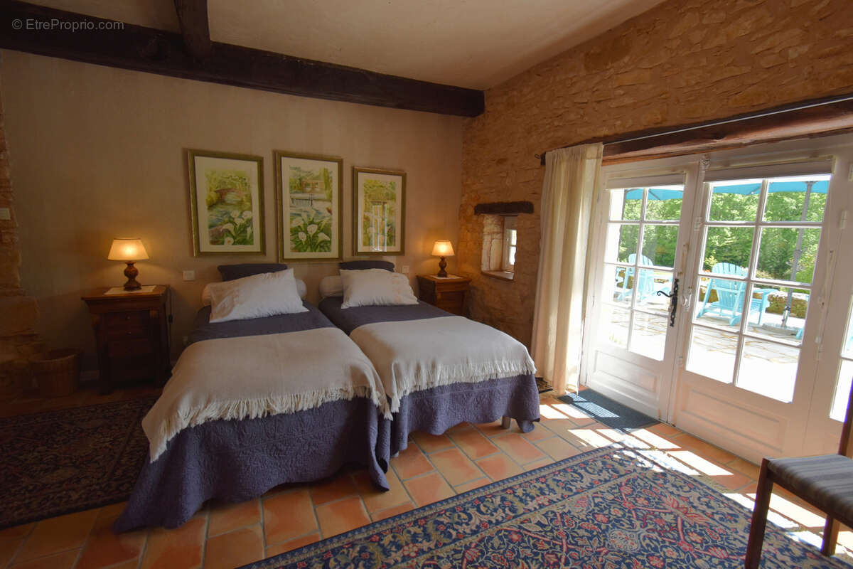 Maison à PUY-L&#039;EVEQUE