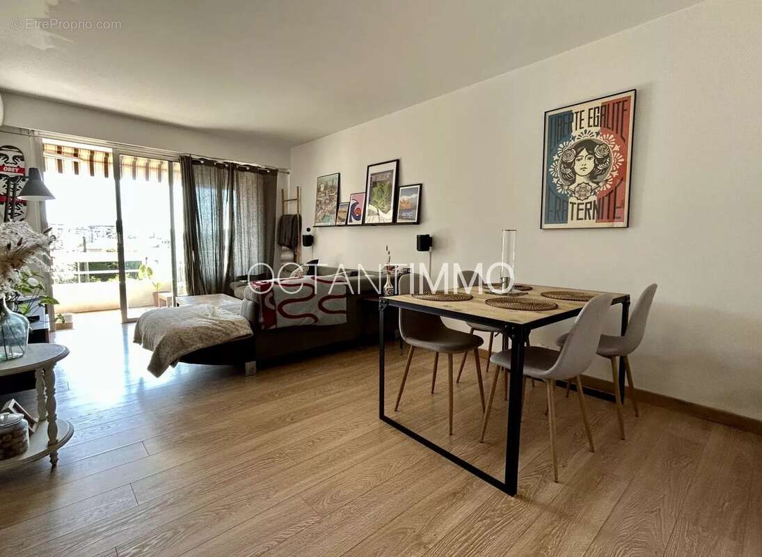 Appartement à VALLAURIS