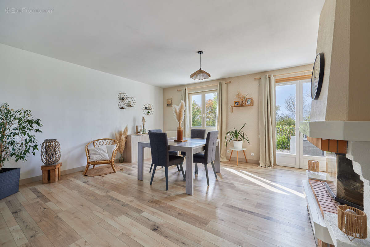 Maison à SAINT-PIERRE-SUR-DIVES