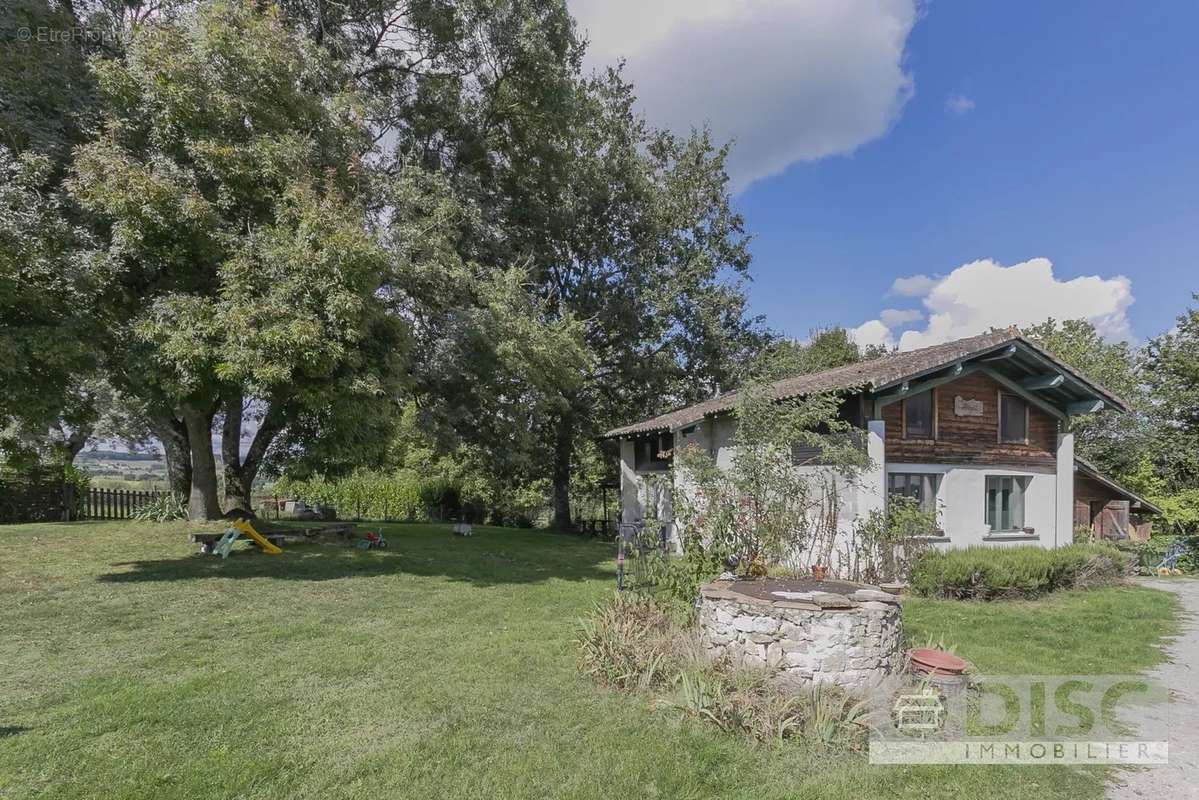 Maison à MONTFERMIER