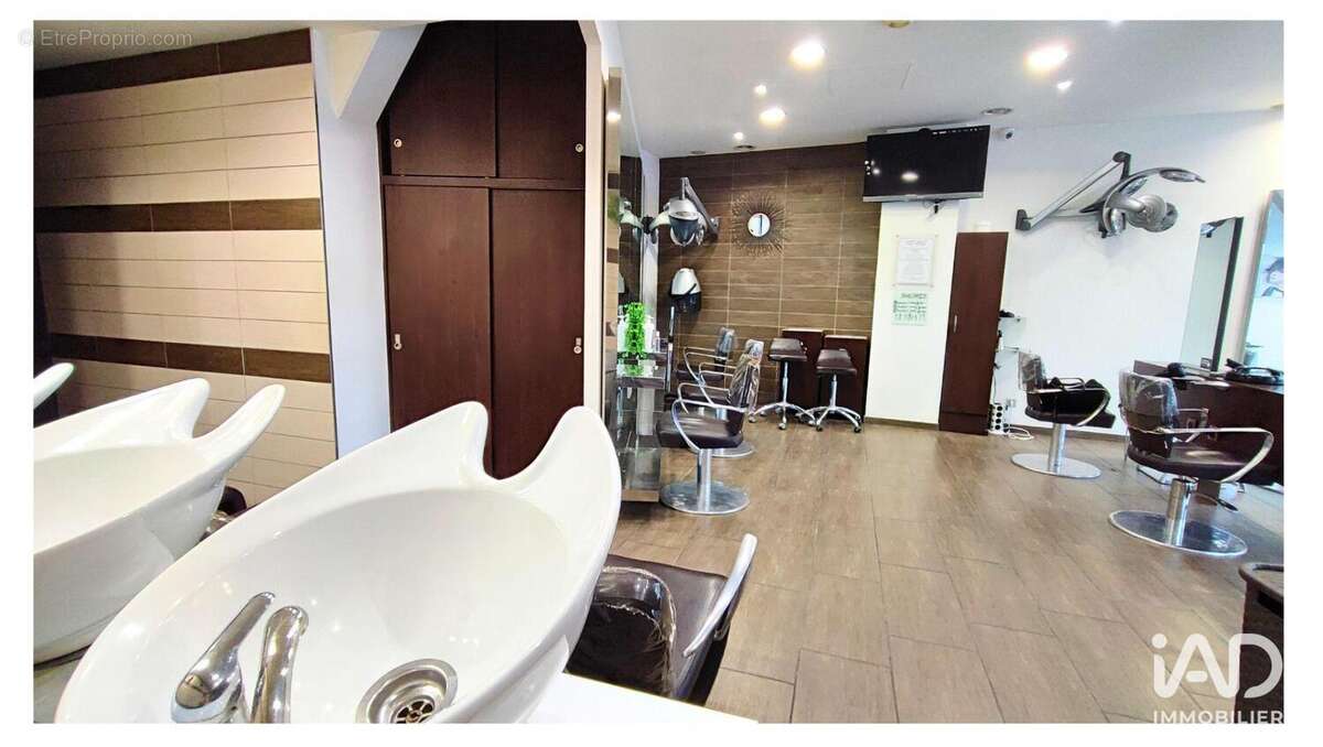 Photo 3 - Commerce à CERGY